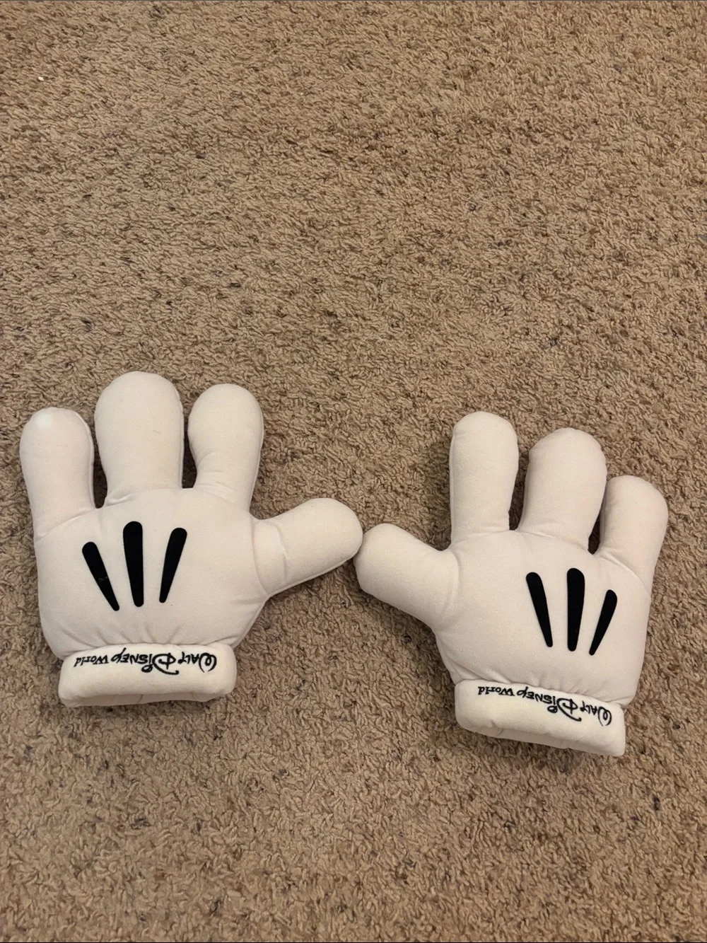 Walt Disney World Mickey Gloves Plush Hand Pair - White